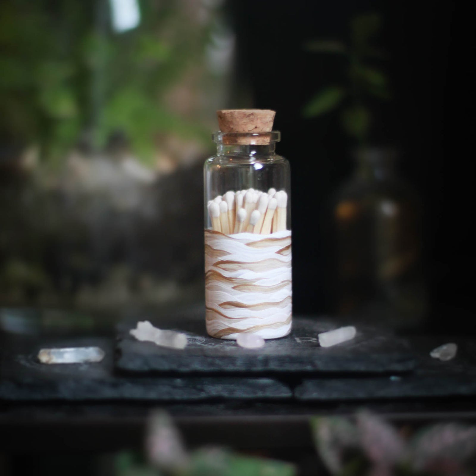 White & Gold Wave Match Bottle: 50 count